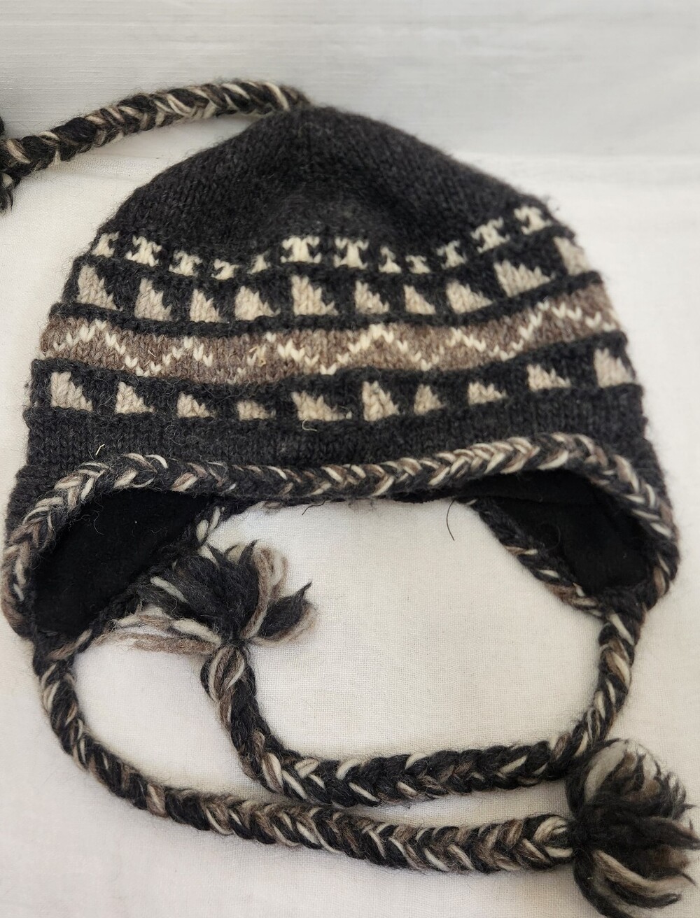 Everest Design Unisex Fair Isle Earflap Beanie Tassel Black Tan Wool